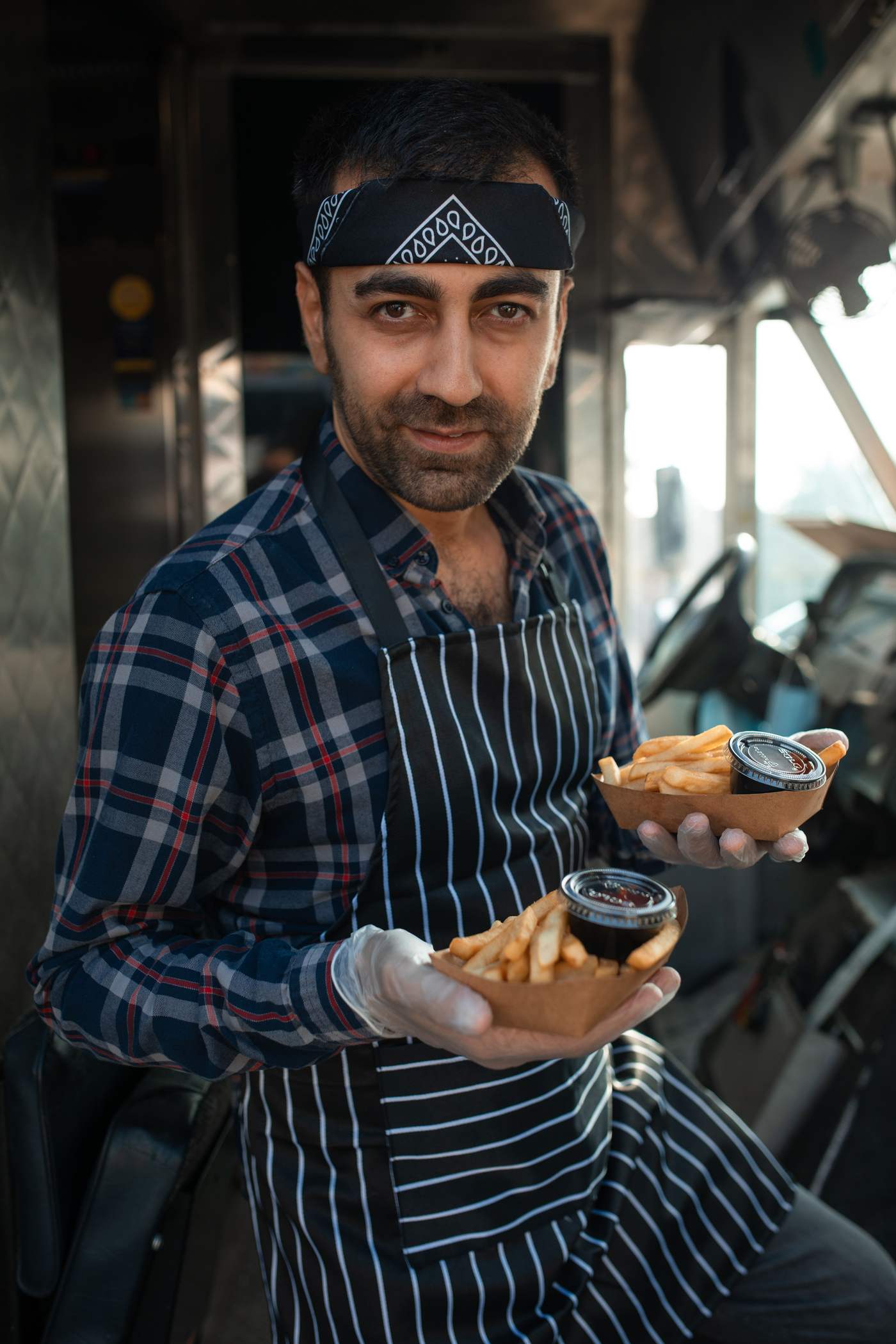 Notre équipe en cuisine dans le camion