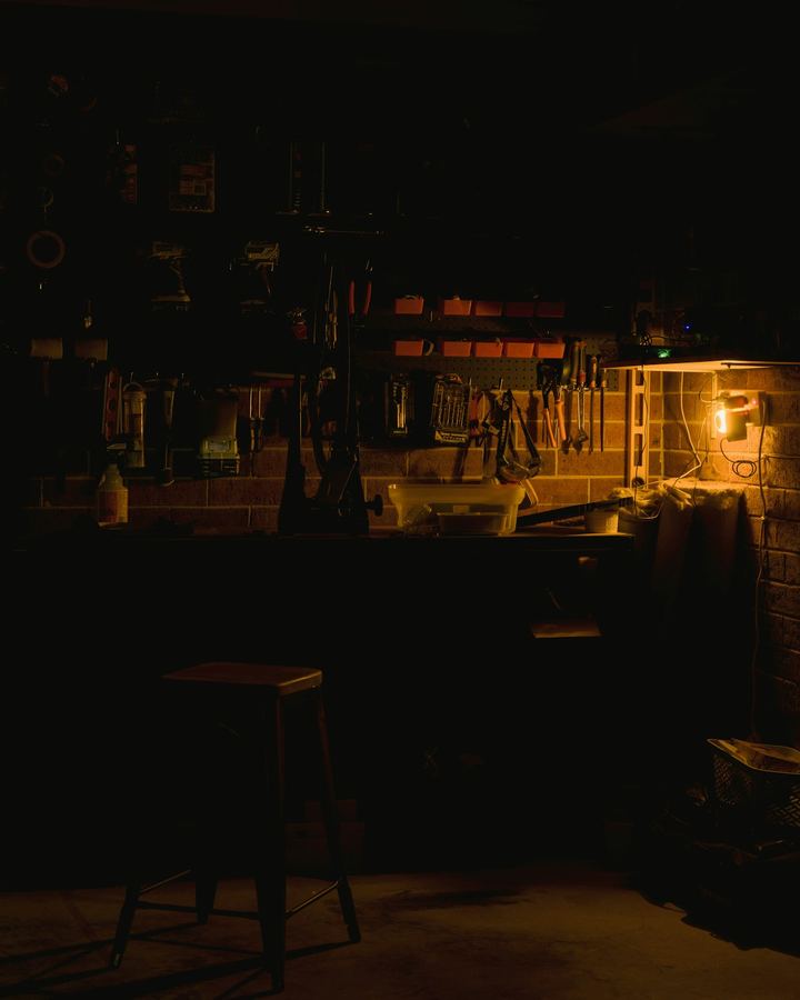 Mur d'outils dans l'atelier