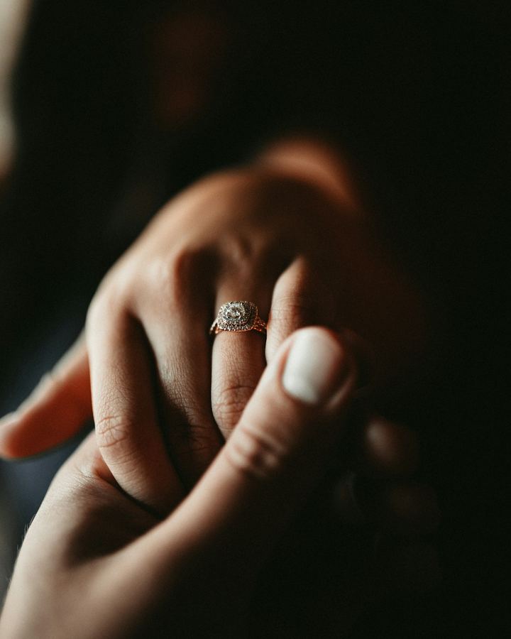 Bague de fiançailles, gros plan